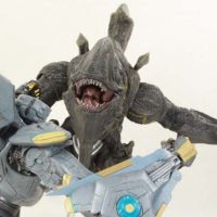 NECA Toys Mutavore Deluxe Pacific Rim Kaiju Movie Toy Action Figure Review