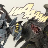 NECA Toys Mutavore Deluxe Pacific Rim Kaiju Movie Toy Action Figure Review