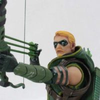 Mezco Toyz Green Arrow One:12 Collective 6 Inch DC Comics Action Figure Toy Review