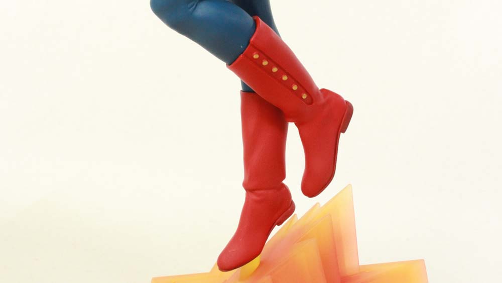 Marvel’s Captain Marvel Gallery Diamond Select Toys Comic Statue Review
