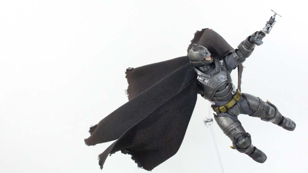 Mezco Toyz Armored Batman 1:12 Collective Batman v Superman Dawn of Justice Toy Figure Review