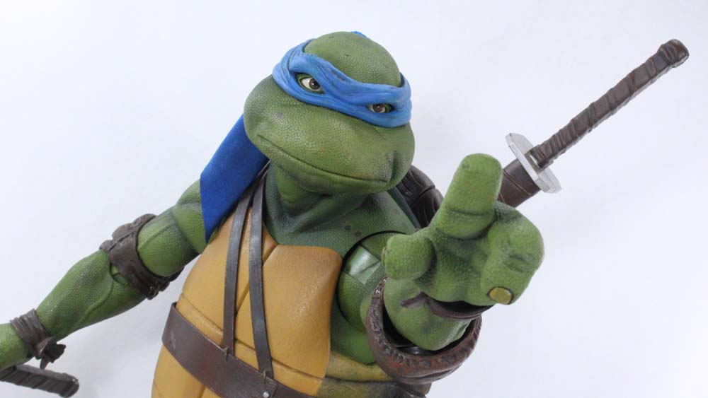 NECA TMNT Leonardo 1:4 Scale 1990 Movie Teenage Mutant Ninja Turtles Action Figure Toy Review