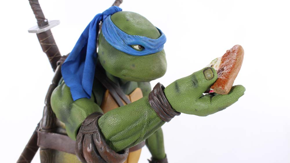 NECA TMNT Leonardo 1:4 Scale 1990 Movie Teenage Mutant Ninja Turtles Action Figure Toy Review